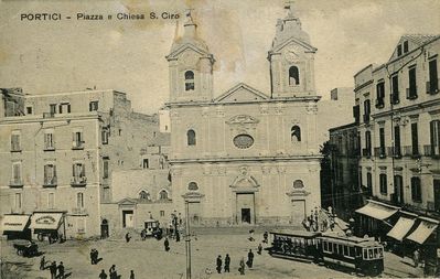 portici-chiesa-san-ciro-tram.JPG